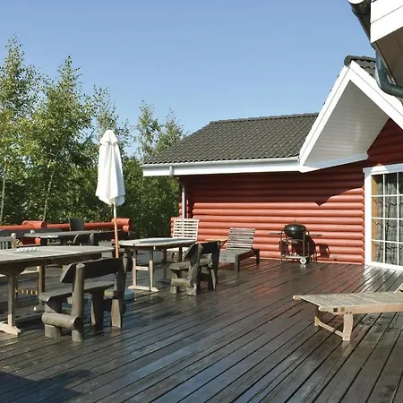 Gorgeous Home In Humble With Wifi