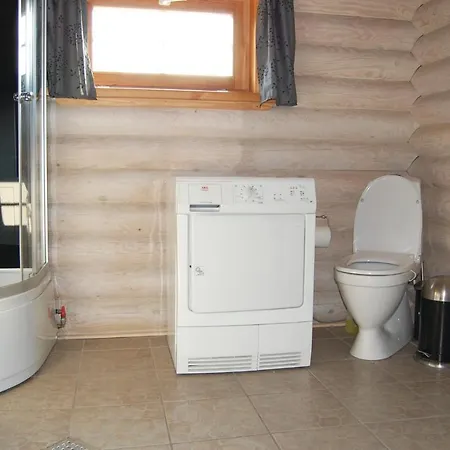 Gorgeous Home In Humble With Wifi * Nordenbro Vesteregn